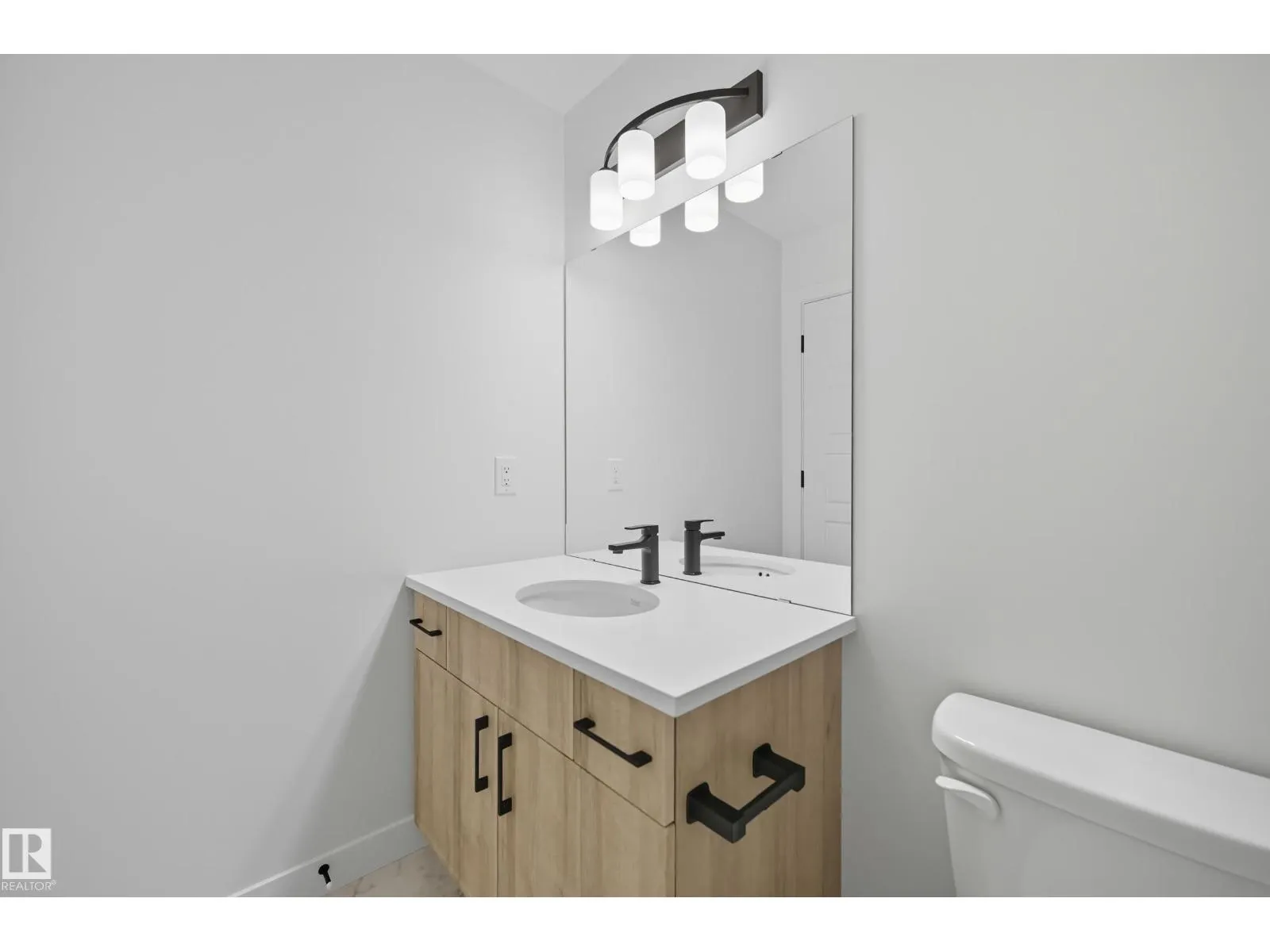 37 GABLE CM