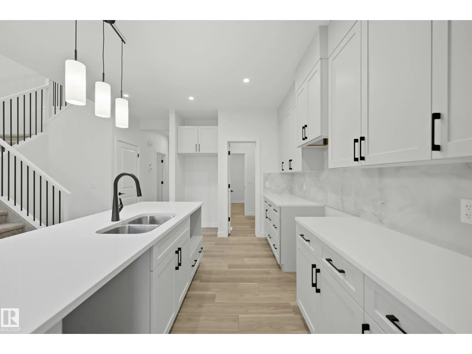 43 GABLE CM