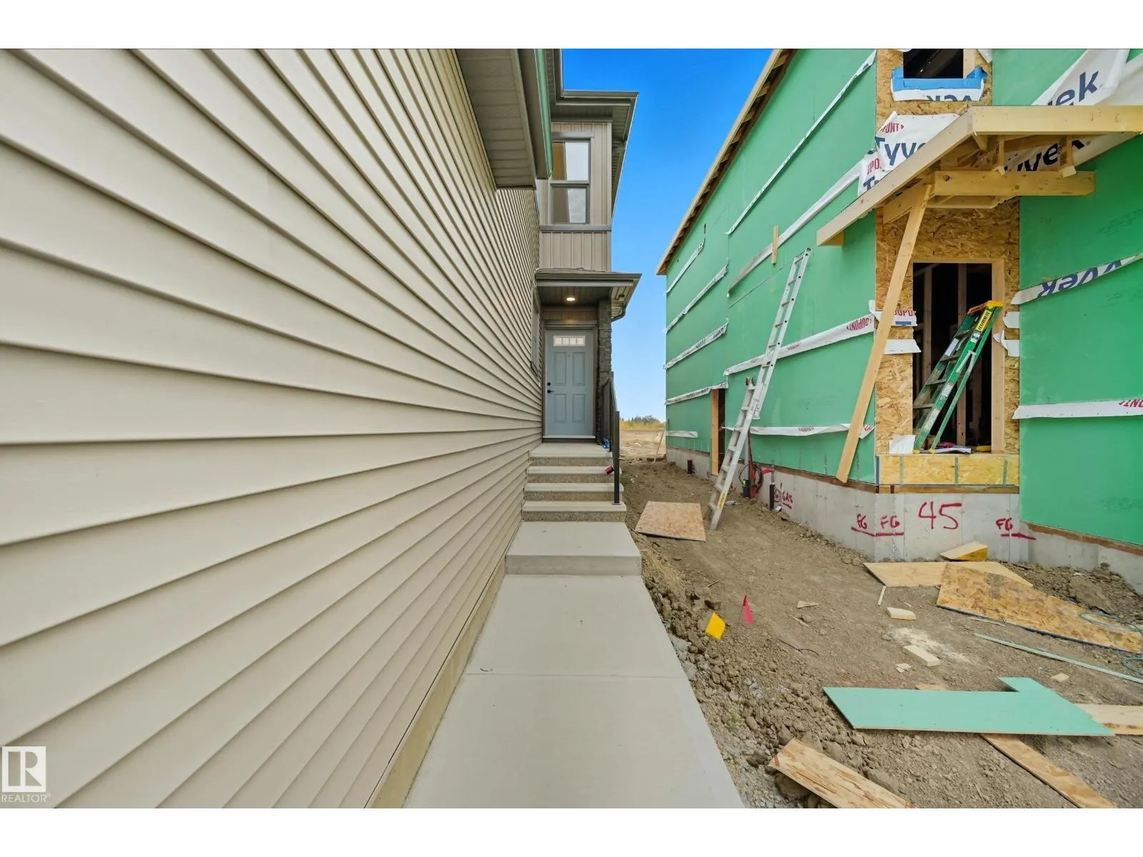 43 GABLE CM