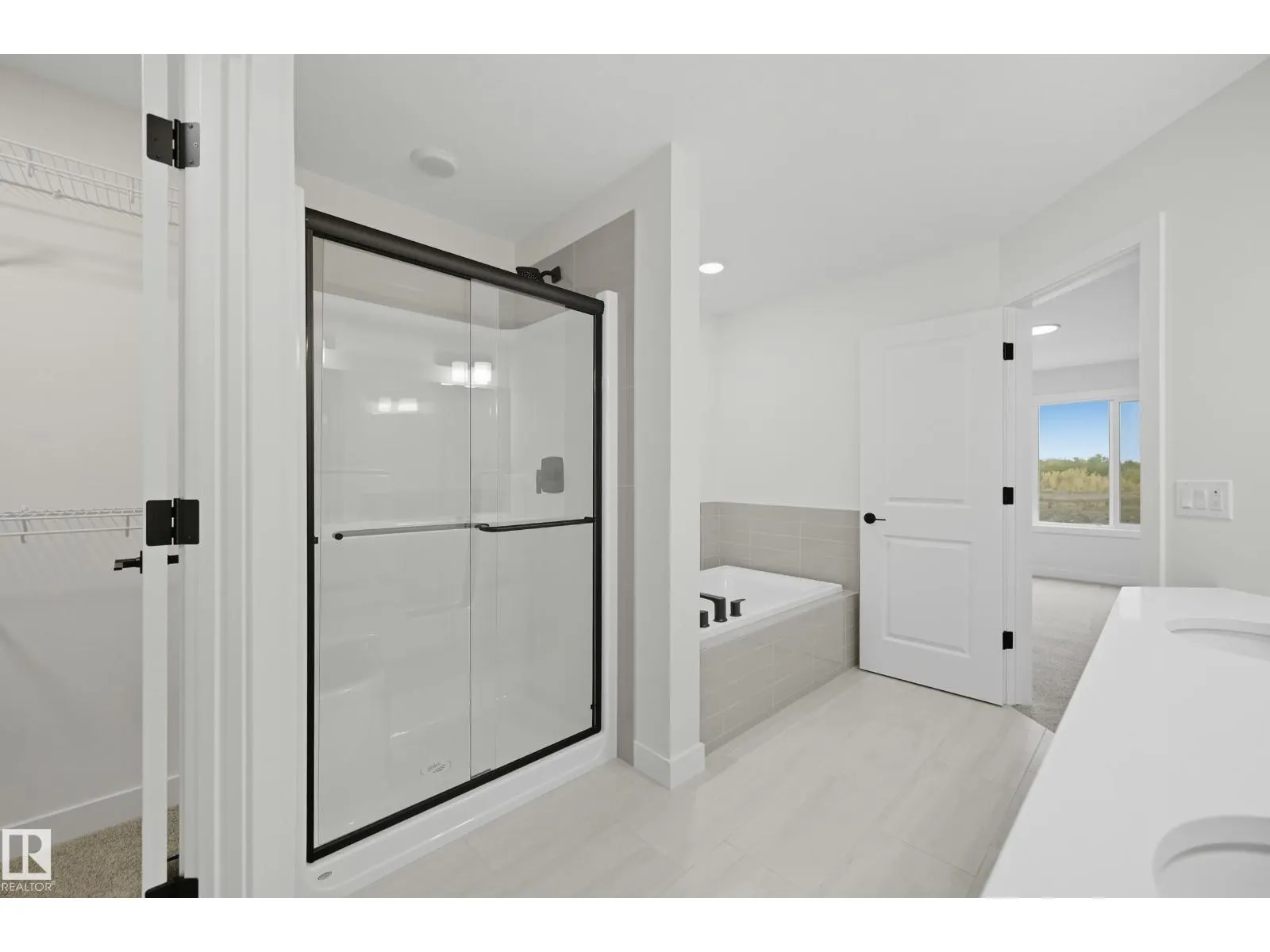 43 GABLE CM