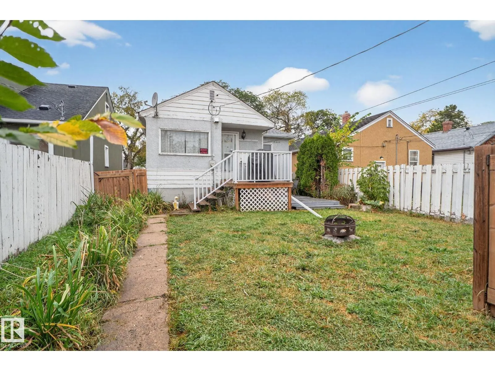 11621 101 ST NW