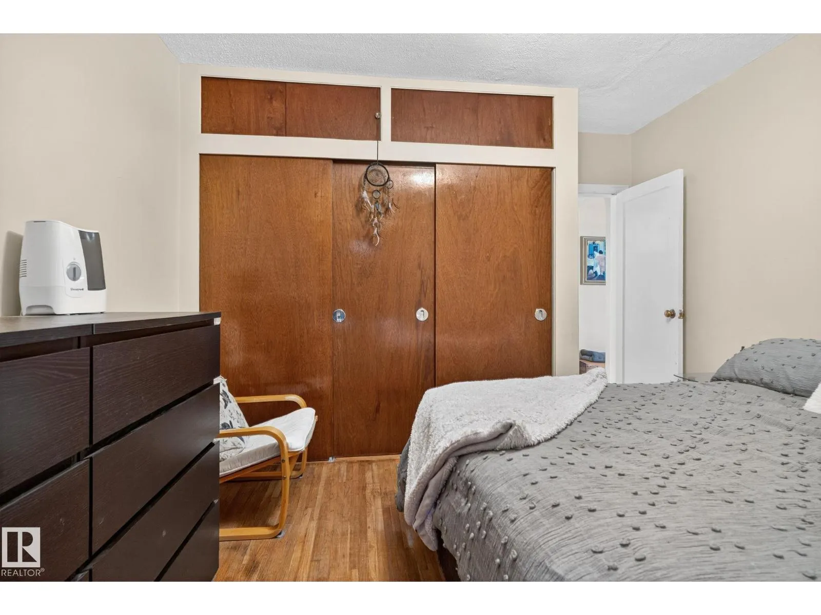 11621 101 ST NW