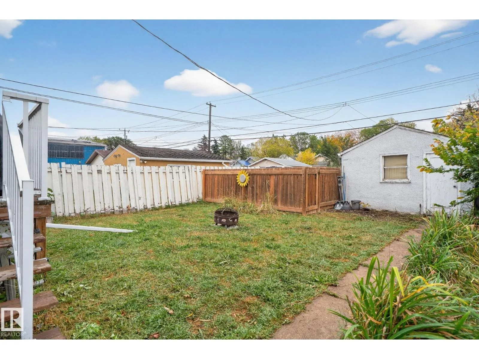 11621 101 ST NW