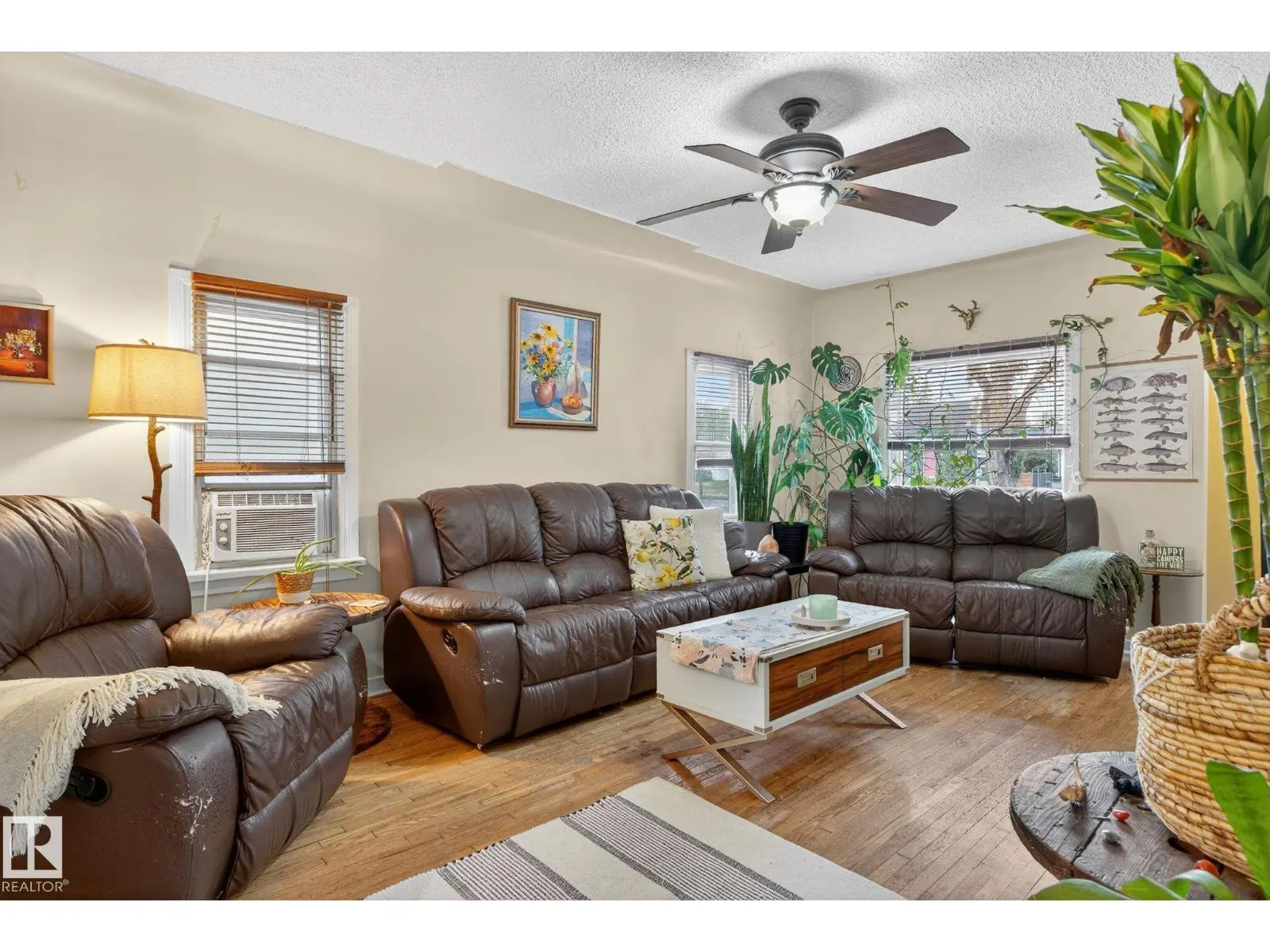 11621 101 ST NW