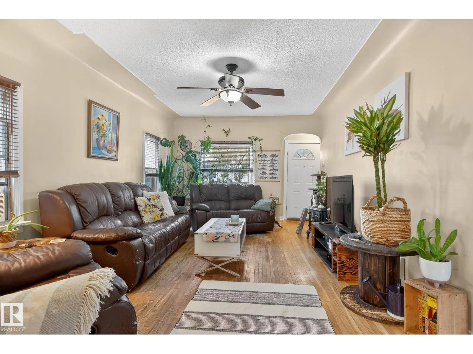 11621 101 ST NW