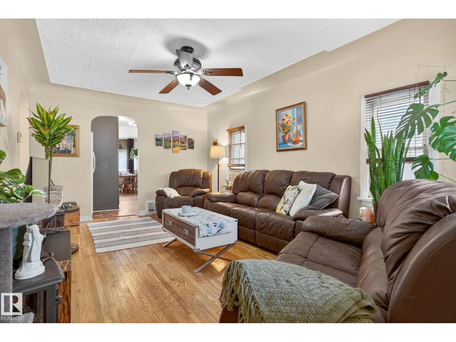 11621 101 ST NW
