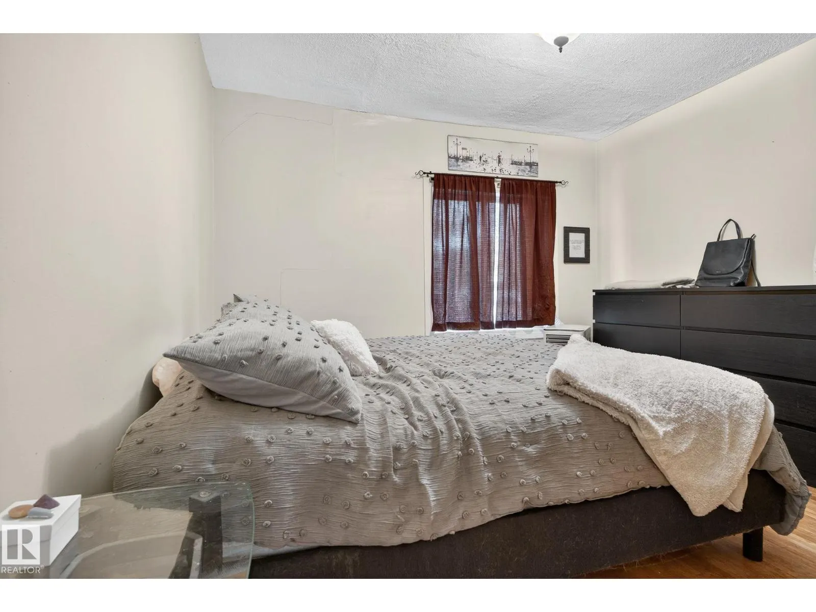 11621 101 ST NW