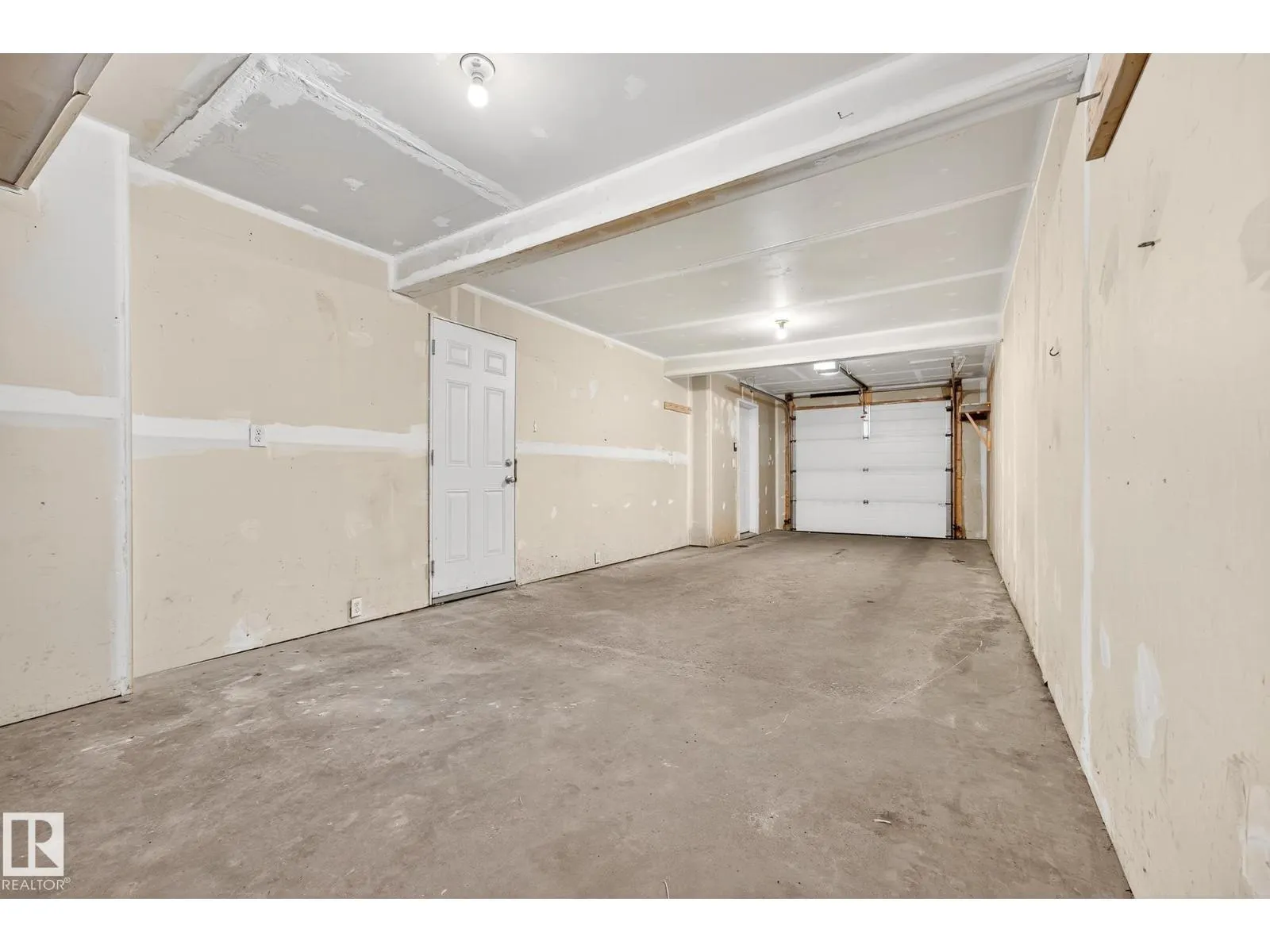 #36 3751 12 ST NW