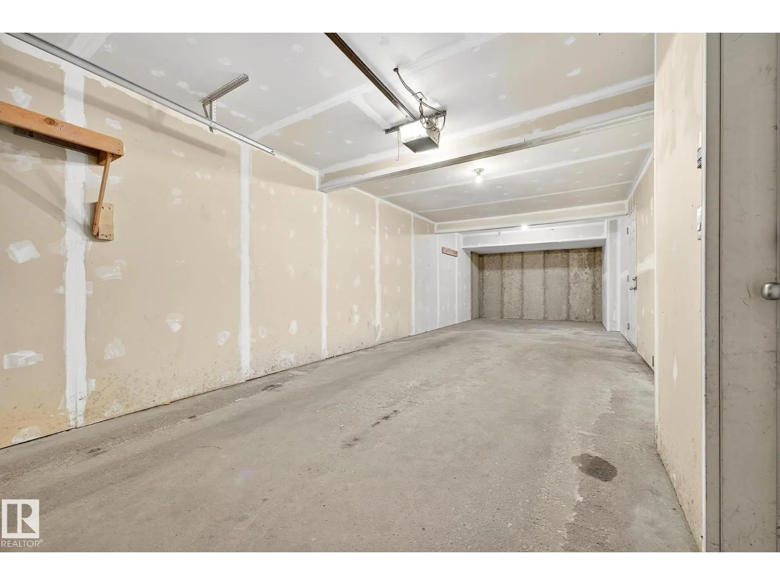 #36 3751 12 ST NW