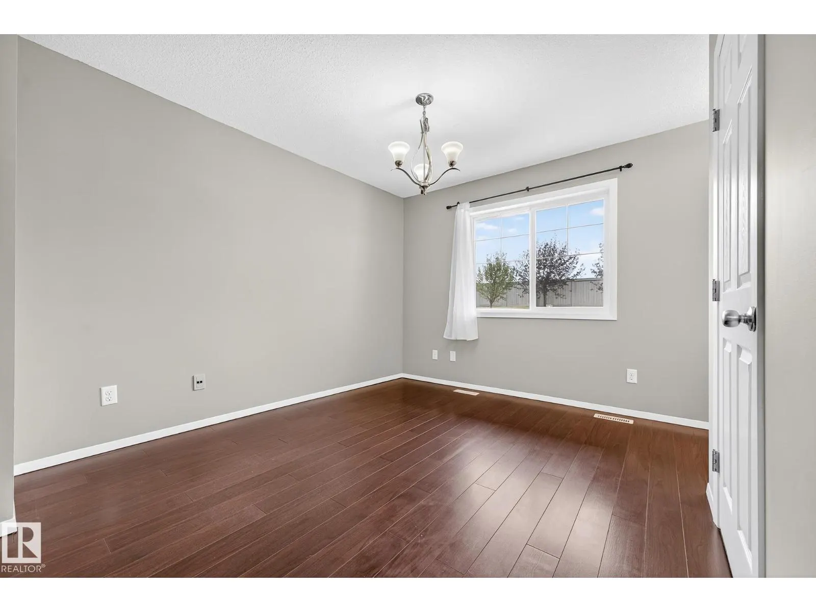 #36 3751 12 ST NW