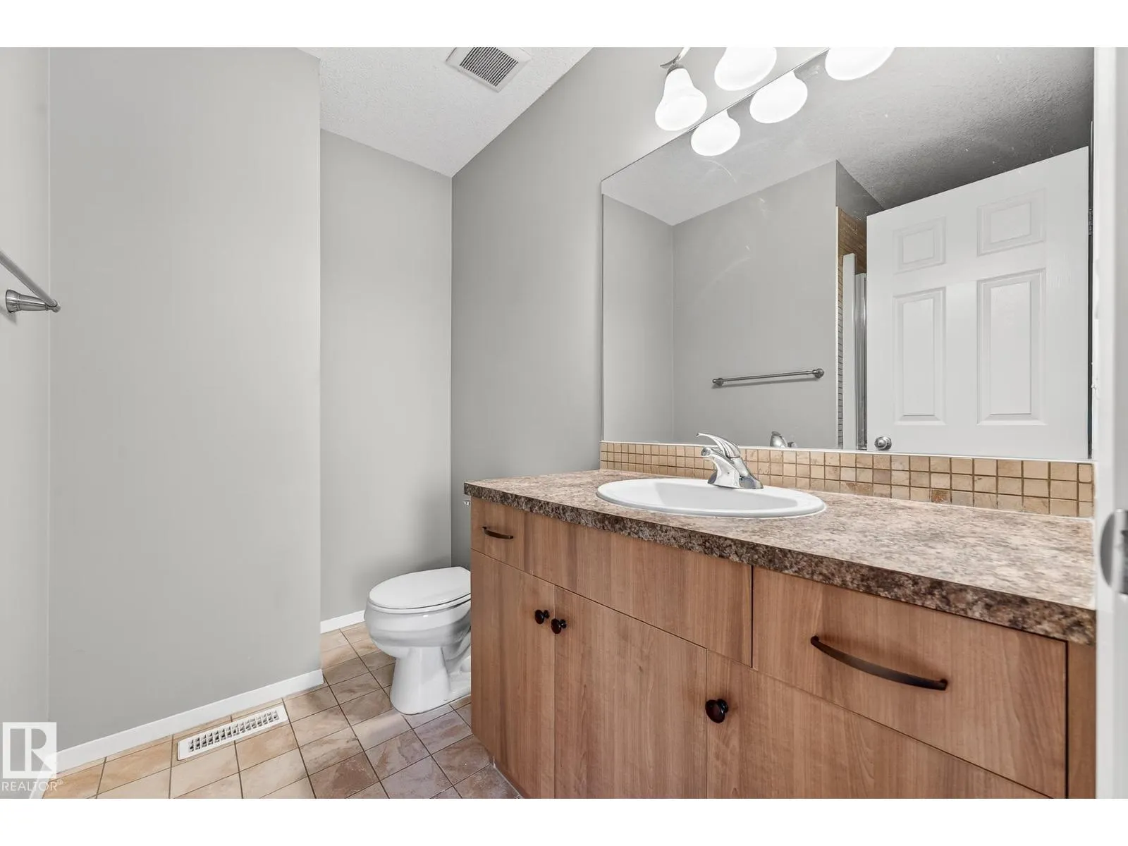 #36 3751 12 ST NW