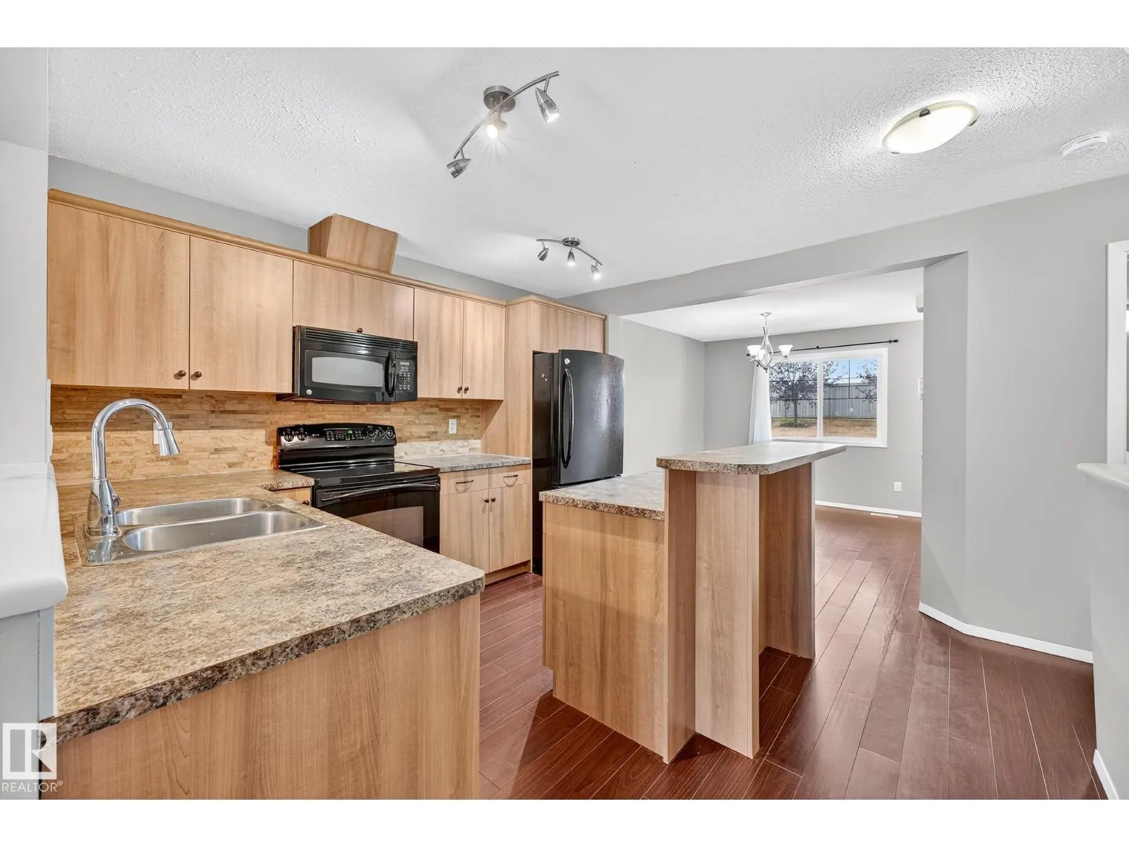#36 3751 12 ST NW