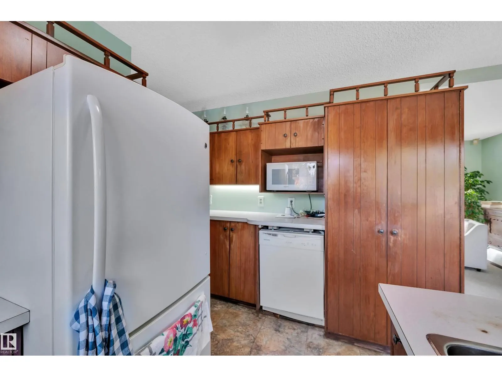 5416 105 AV NW