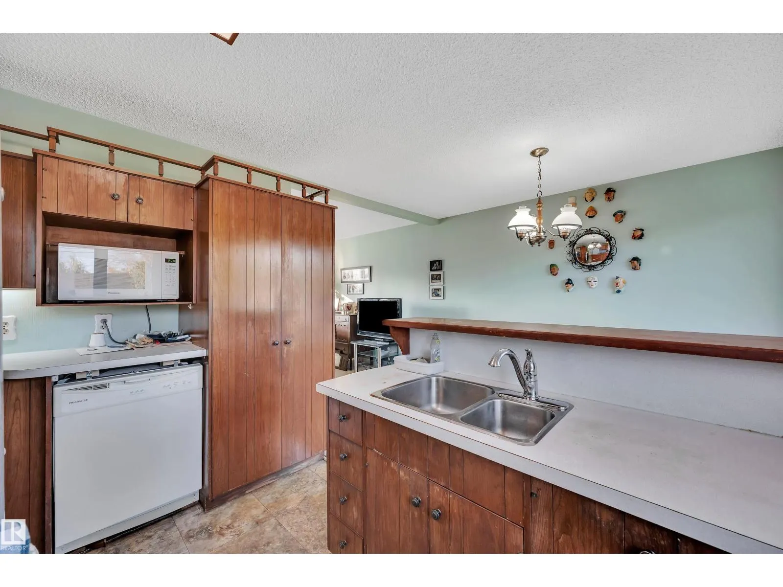 5416 105 AV NW
