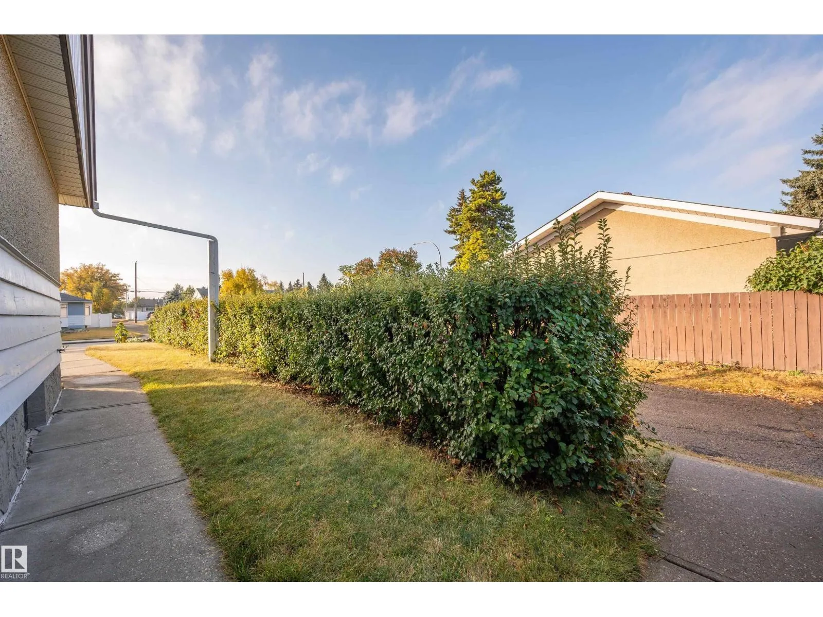 5416 105 AV NW