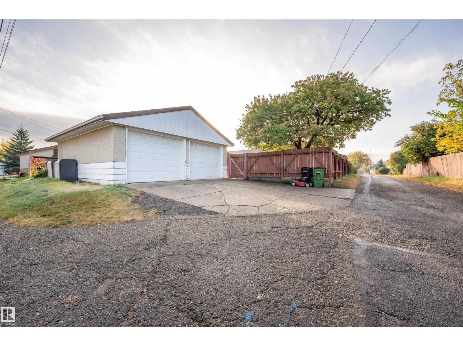 5416 105 AV NW
