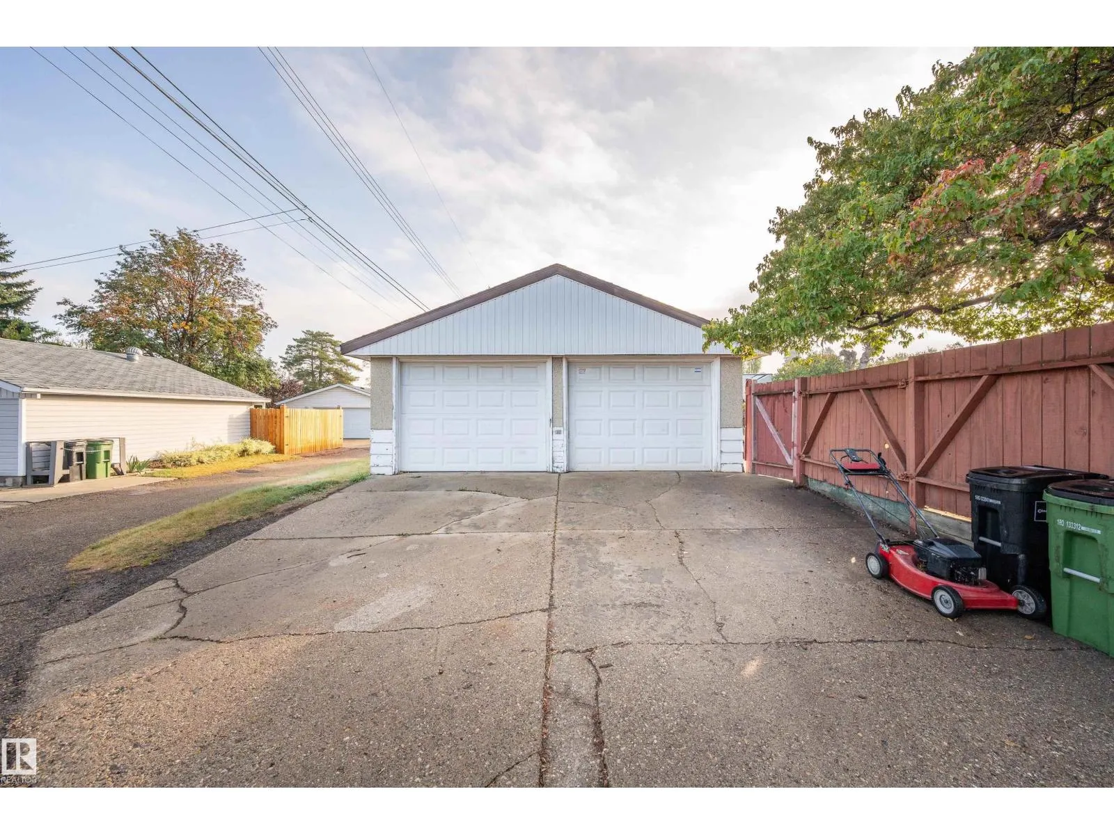 5416 105 AV NW