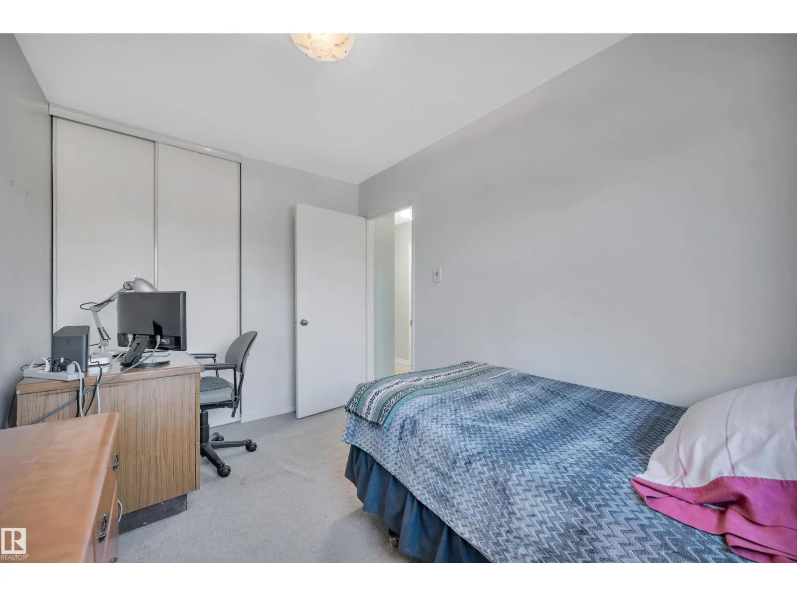 5416 105 AV NW