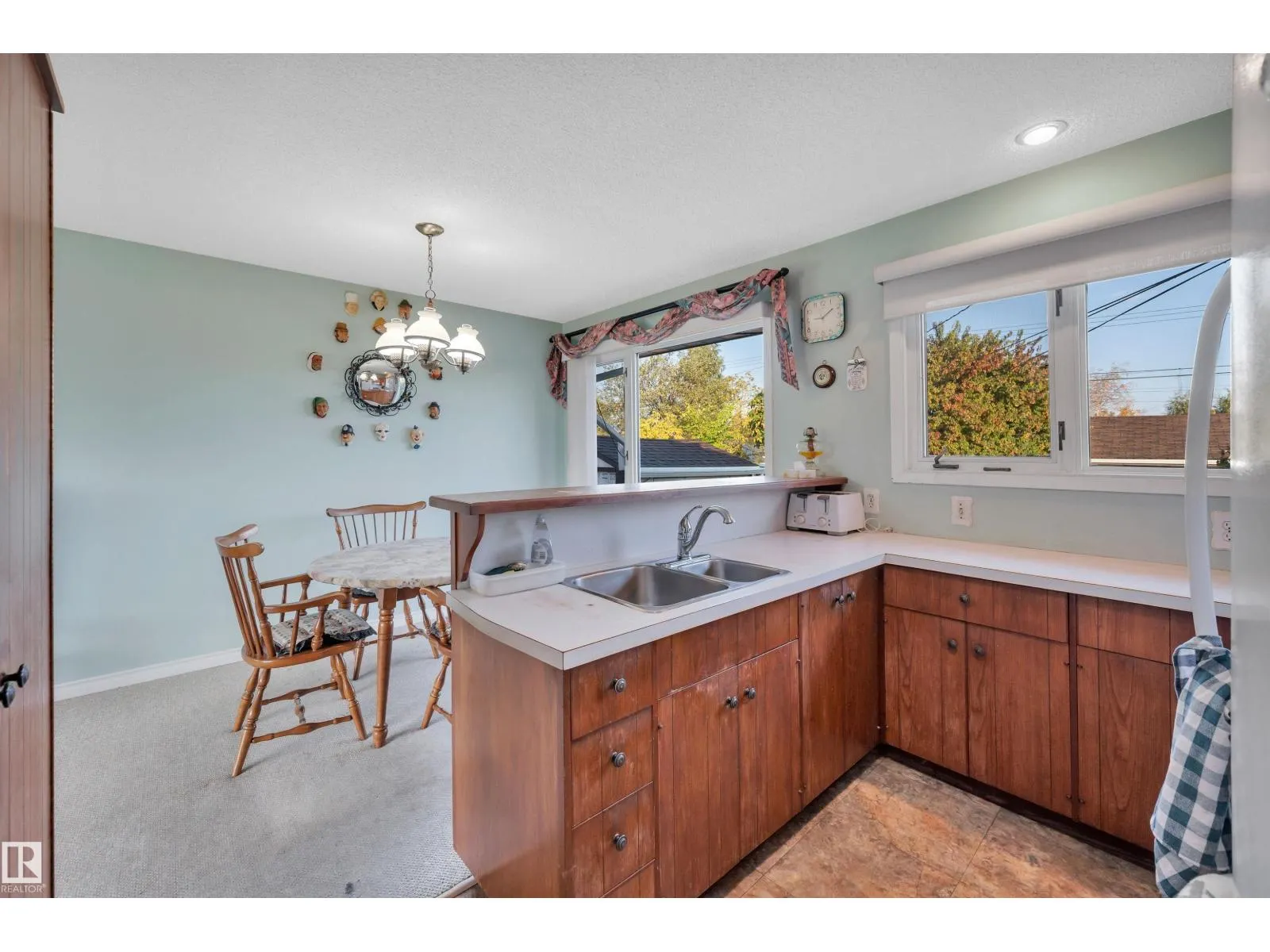 5416 105 AV NW