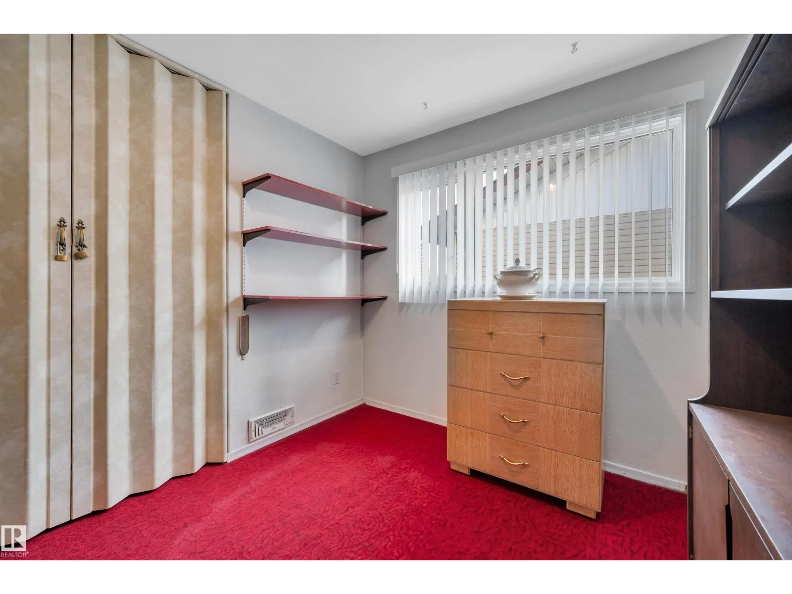 5416 105 AV NW