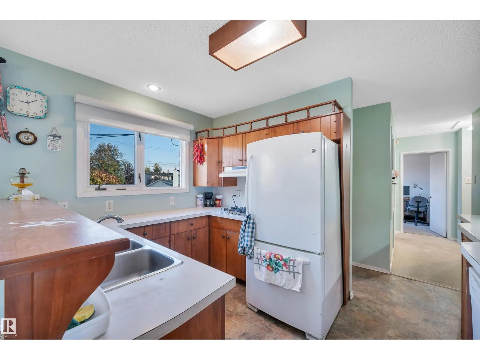 5416 105 AV NW