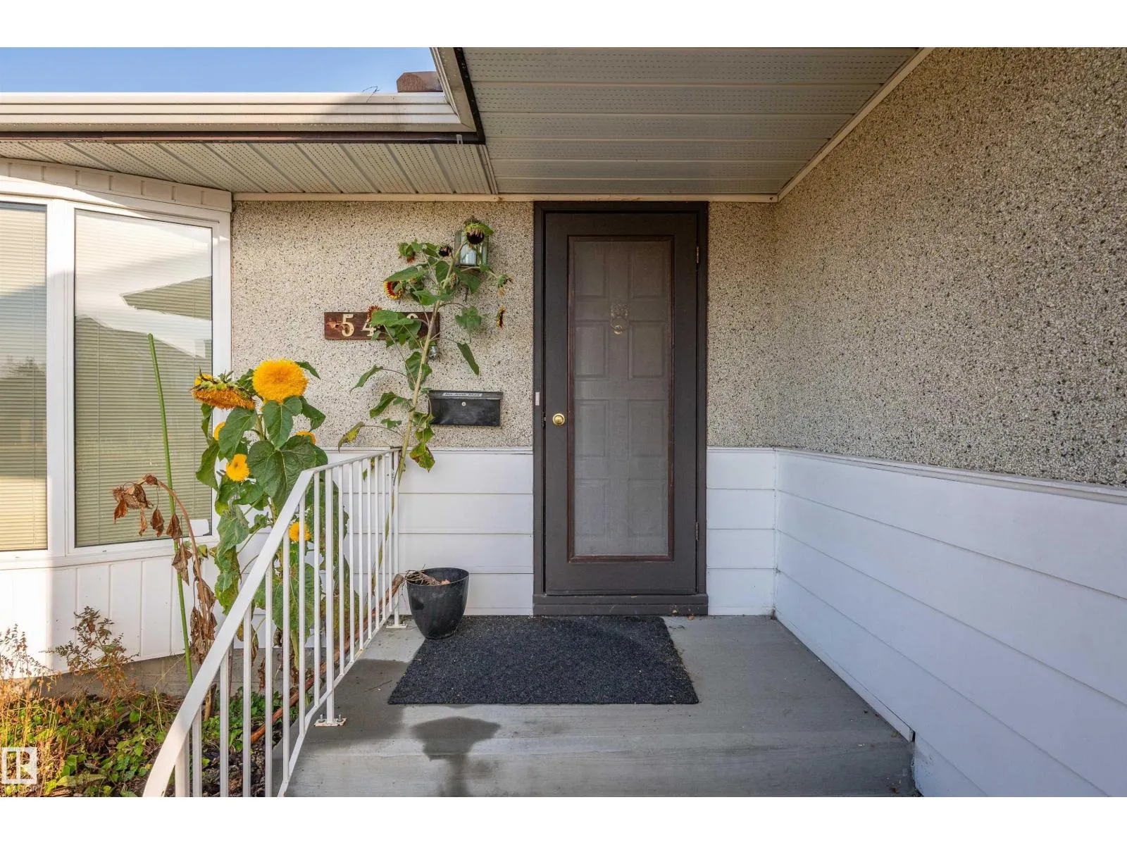 5416 105 AV NW