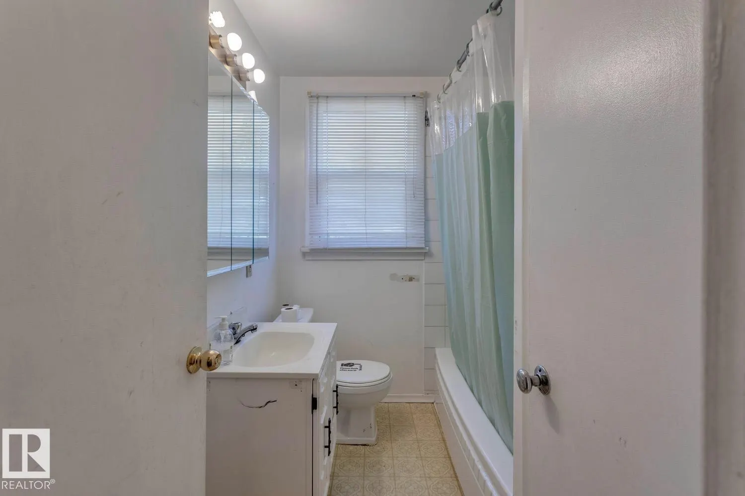 11112 95A ST NW