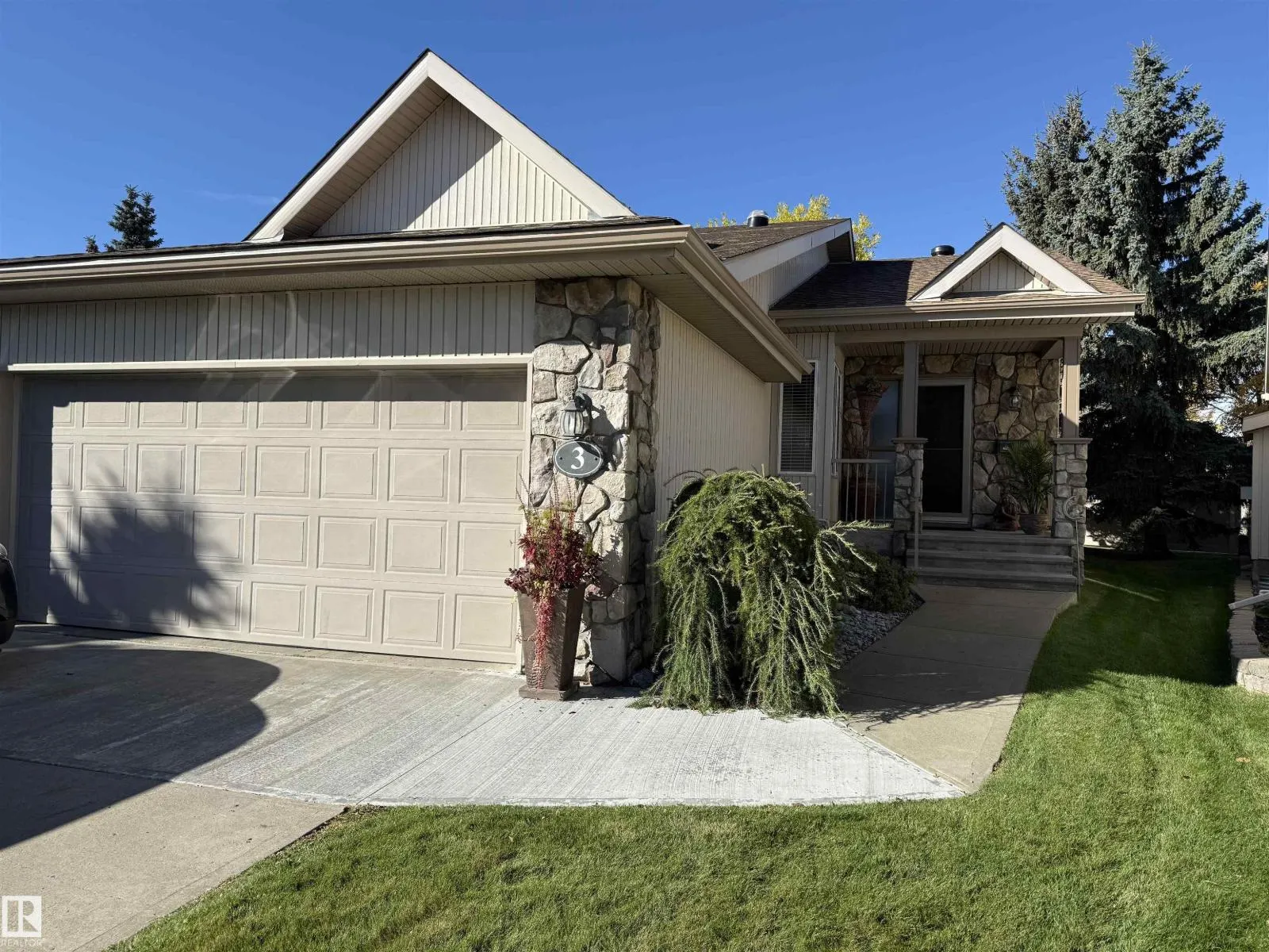 #3 925 PICARD DR NW
