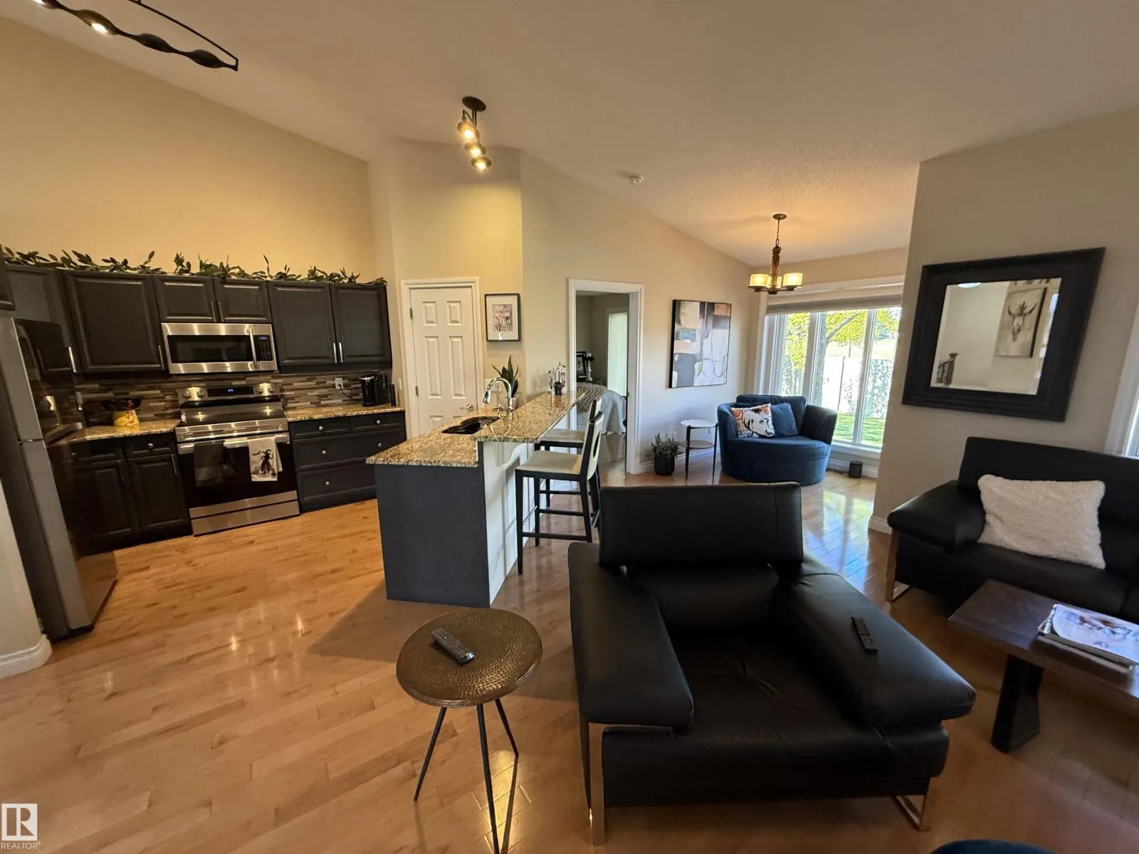 #3 925 PICARD DR NW