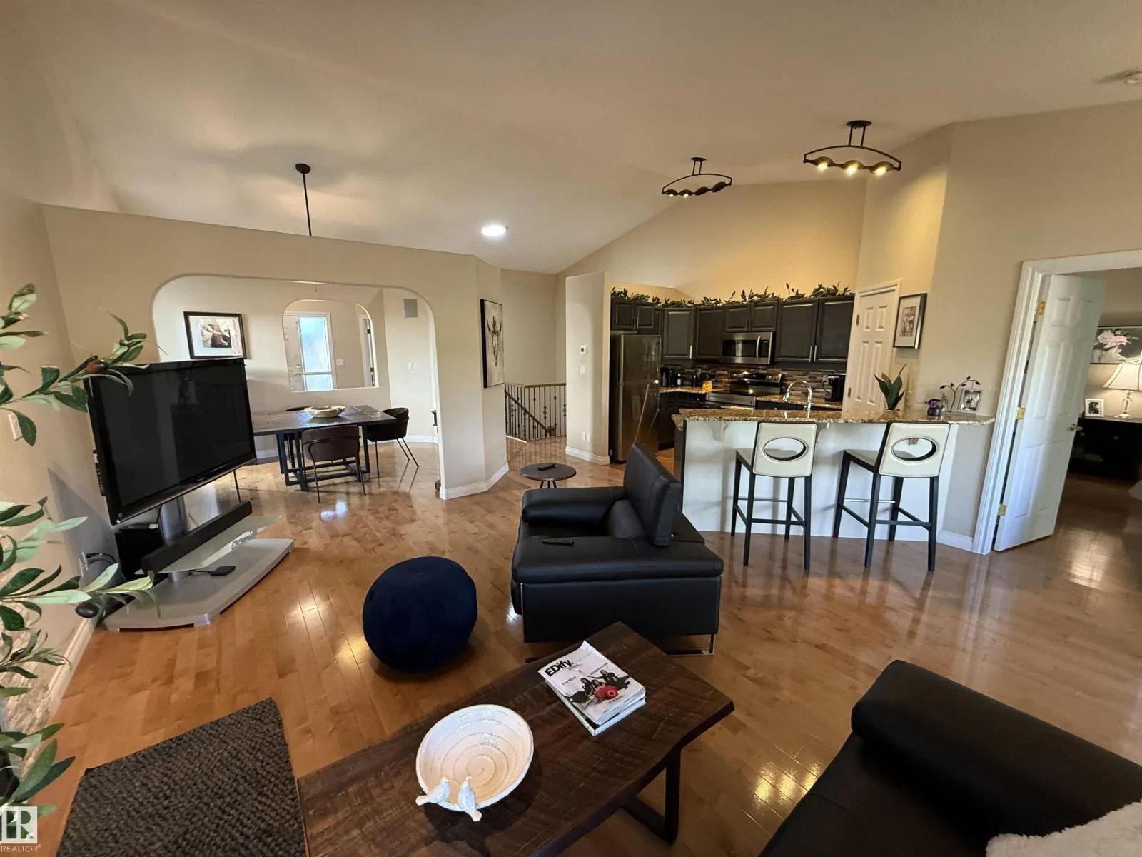 #3 925 PICARD DR NW