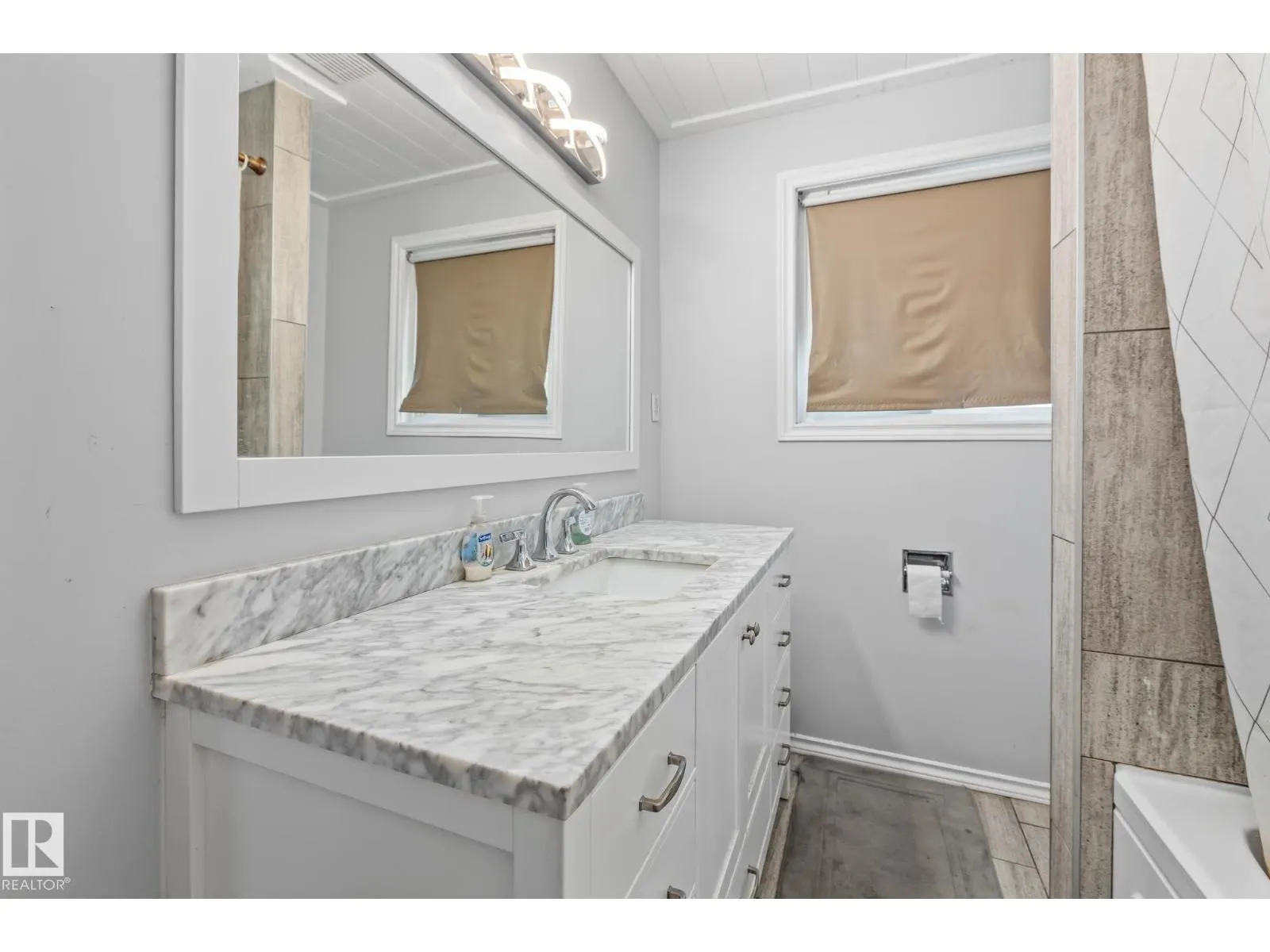 12903/12905 96 ST NW