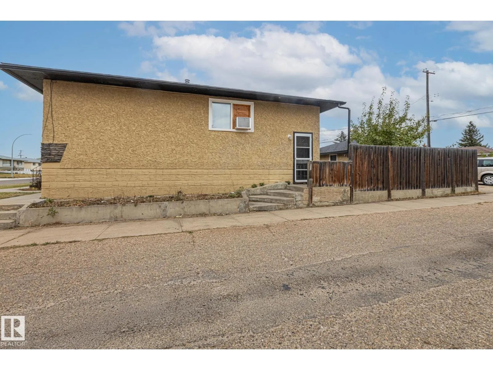 12903/12905 96 ST NW