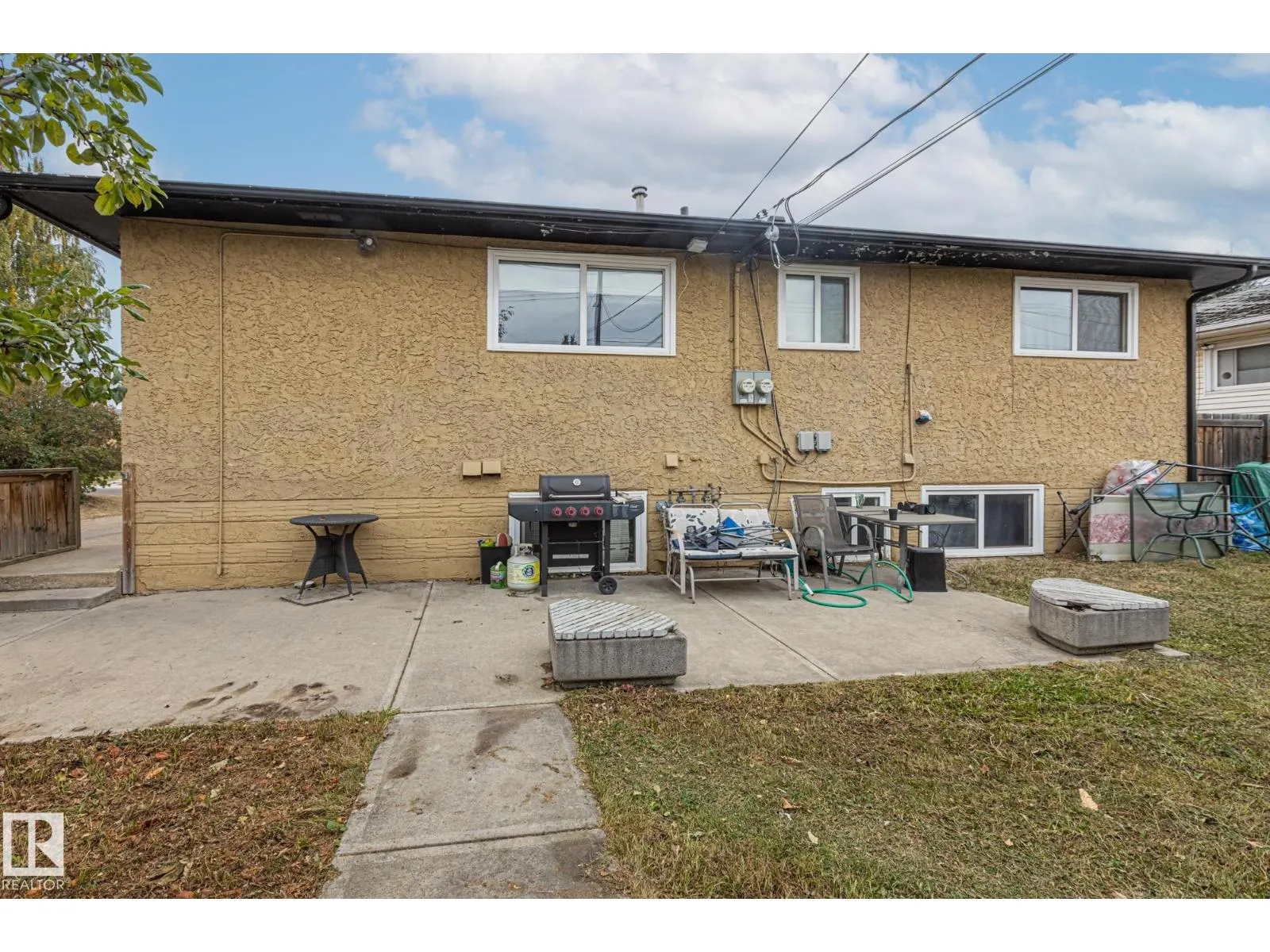 12903/12905 96 ST NW