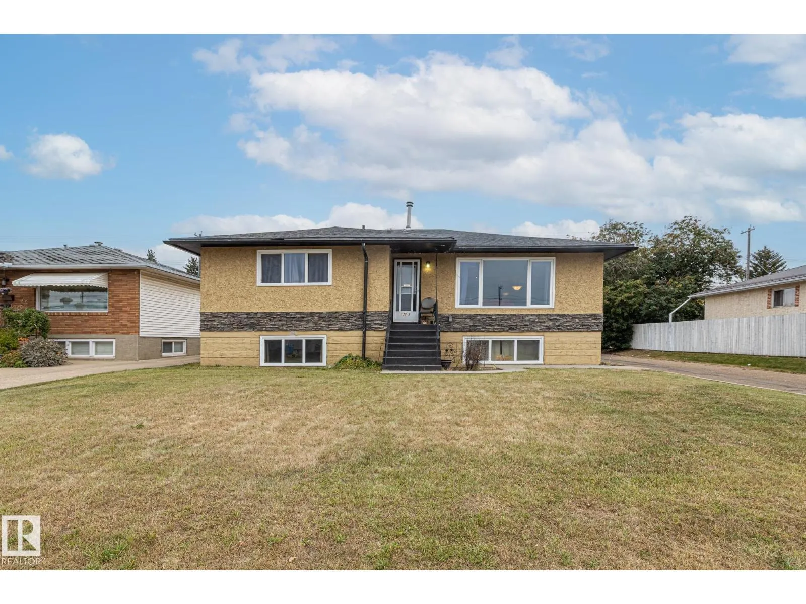 12903/12905 96 ST NW
