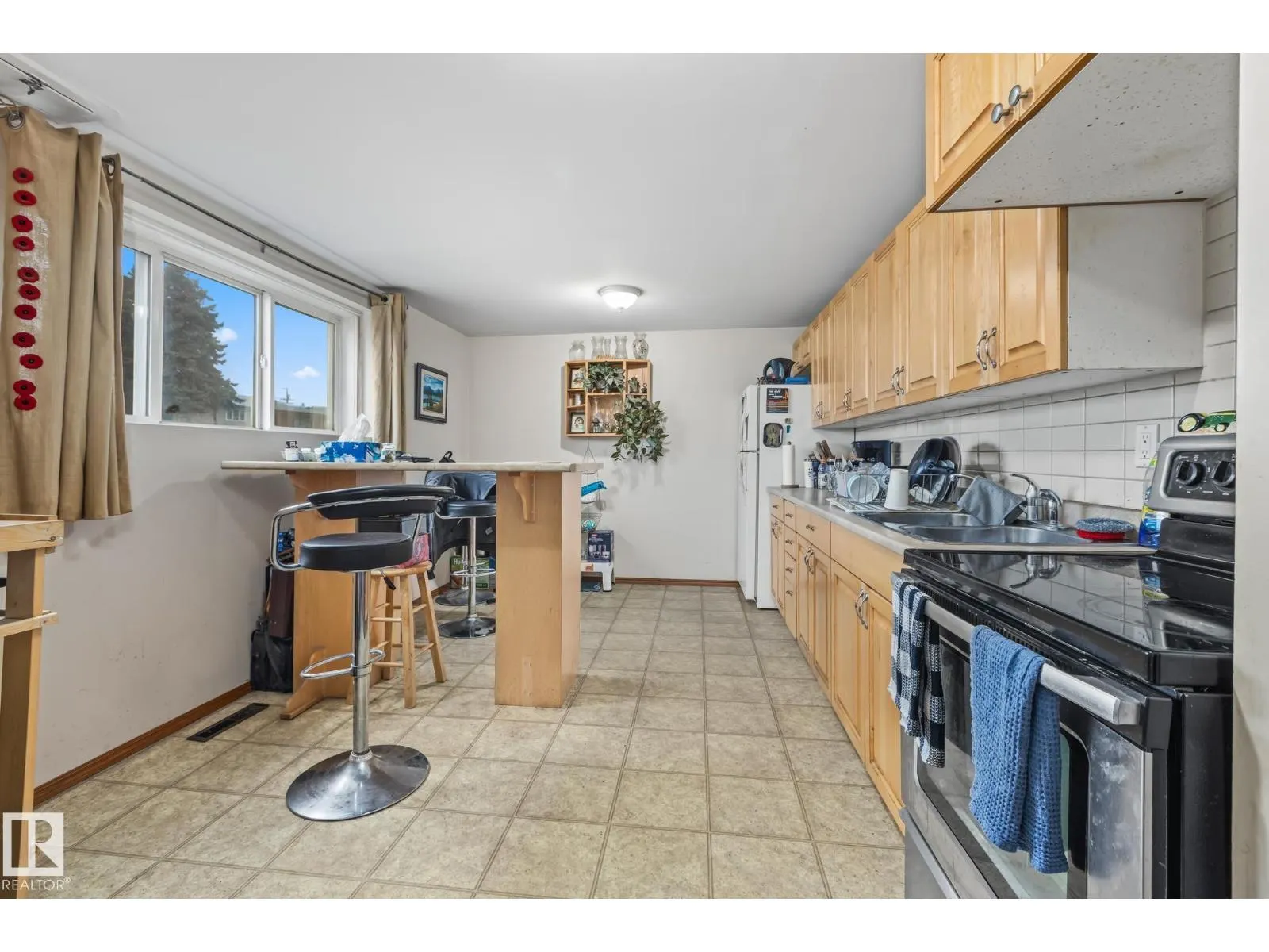 12903/12905 96 ST NW