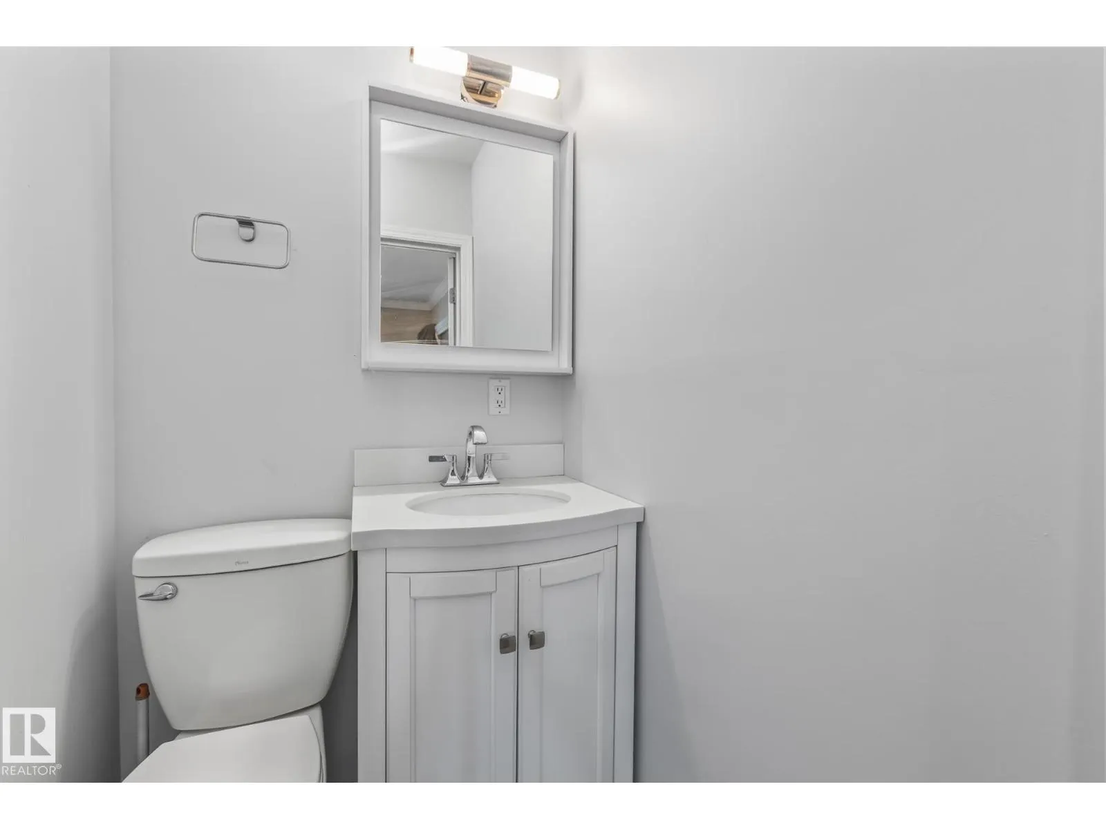 12903/12905 96 ST NW