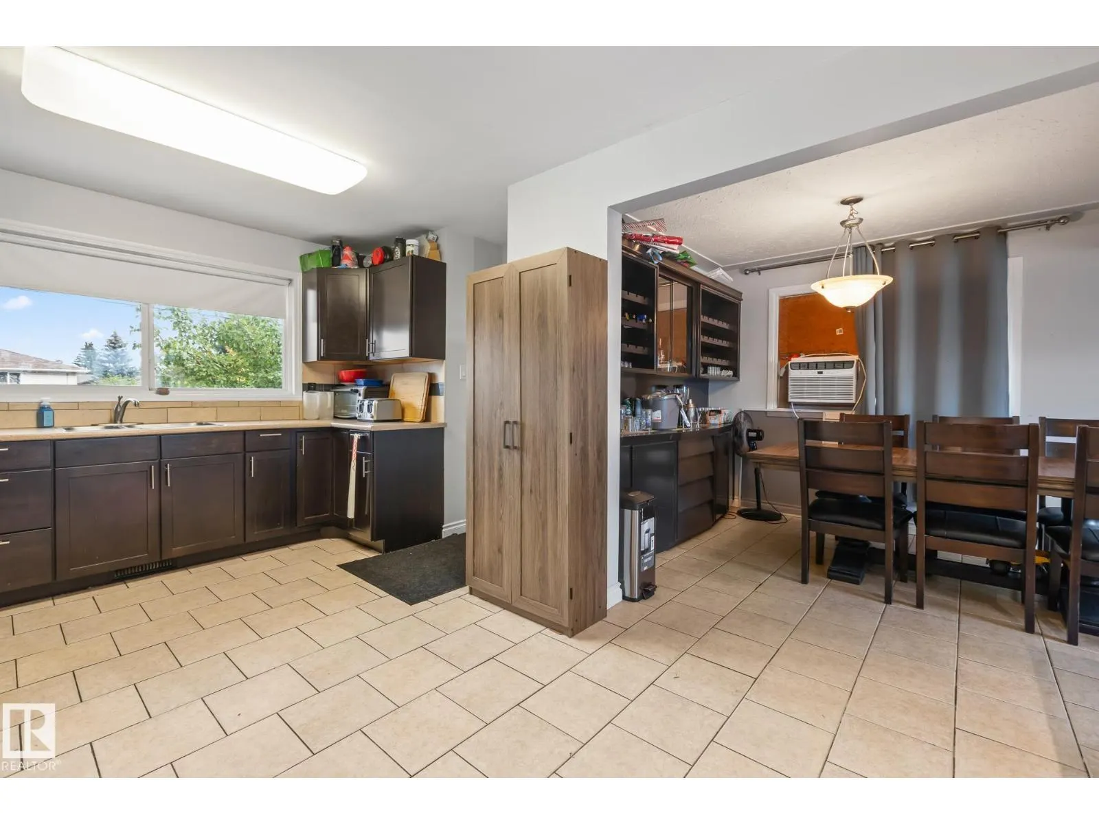 12903/12905 96 ST NW
