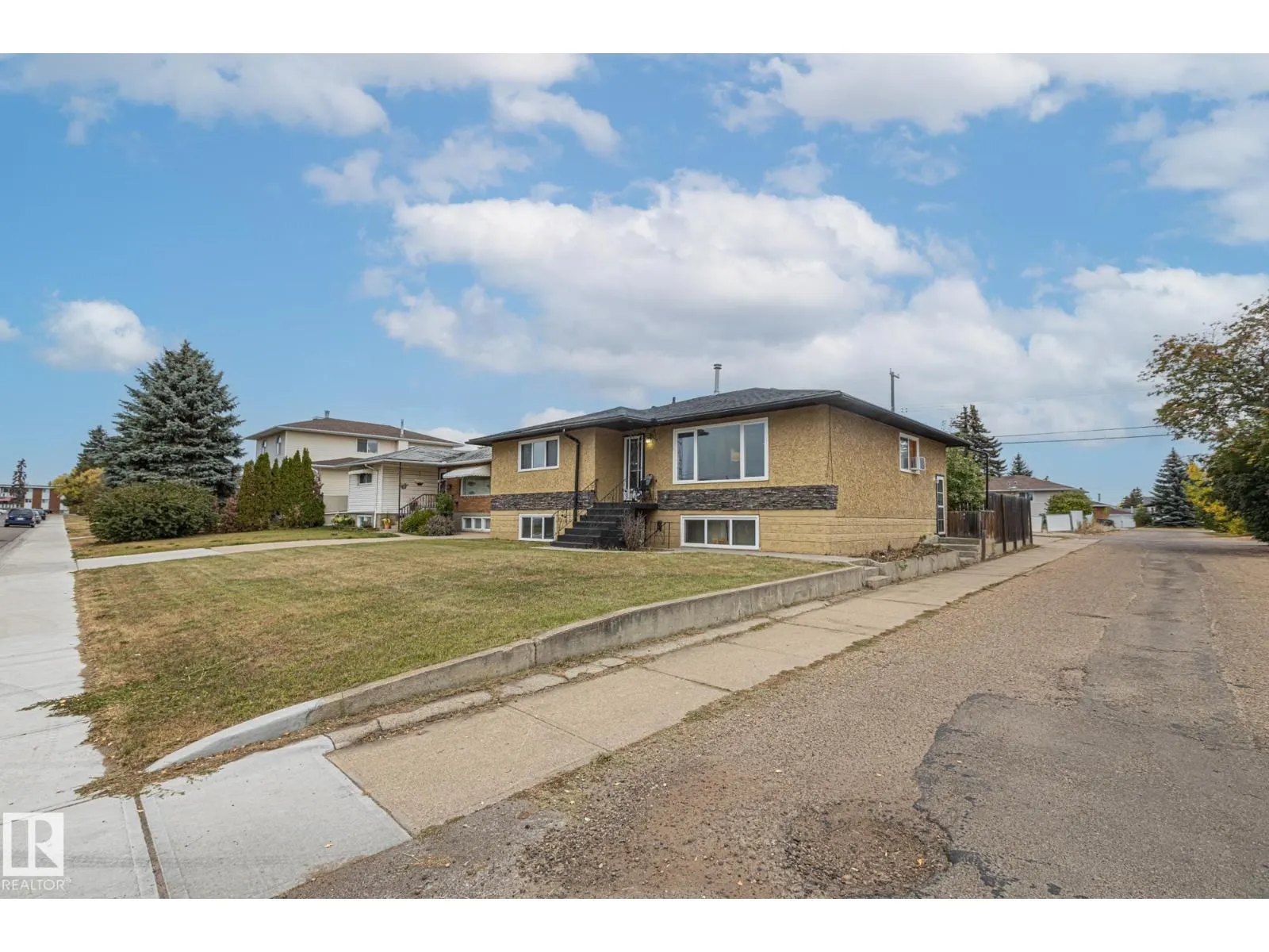 12903/12905 96 ST NW
