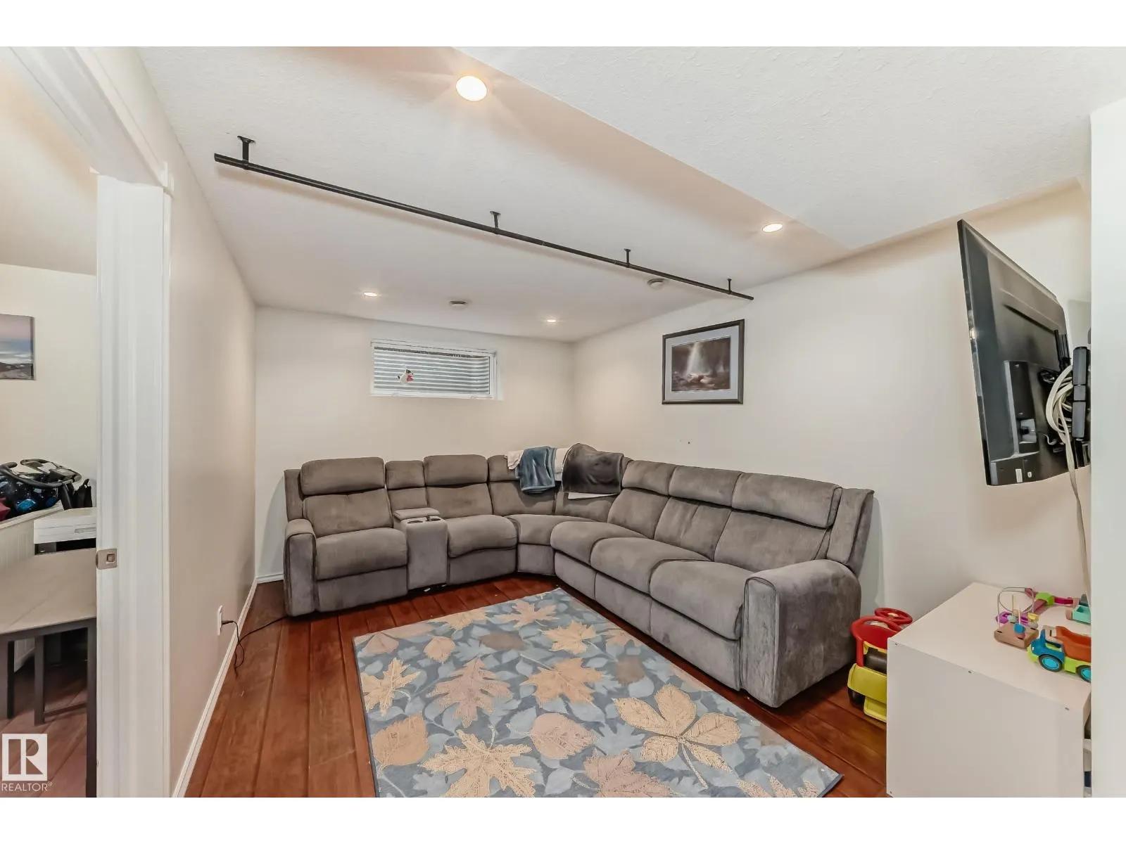 34 Wisteria LN
