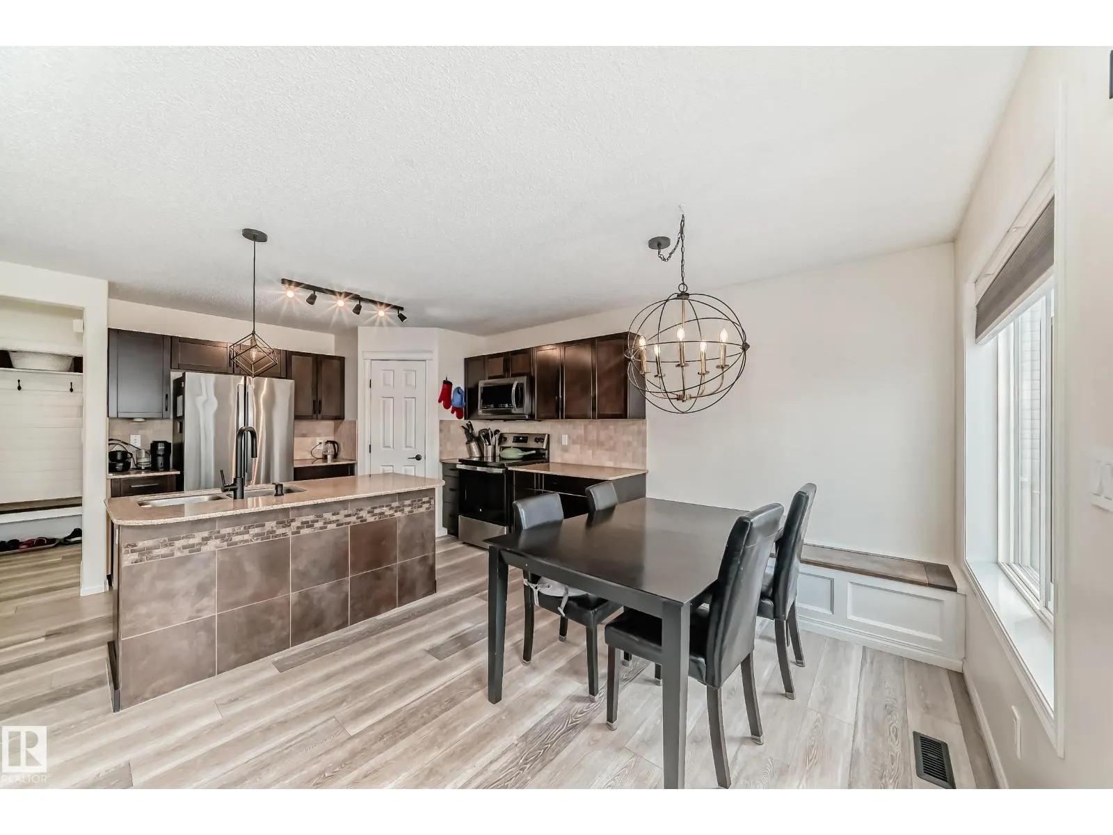 34 Wisteria LN