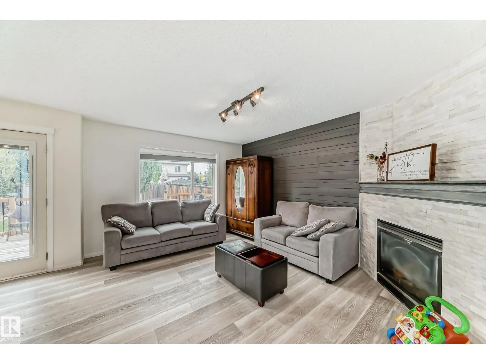 34 Wisteria LN