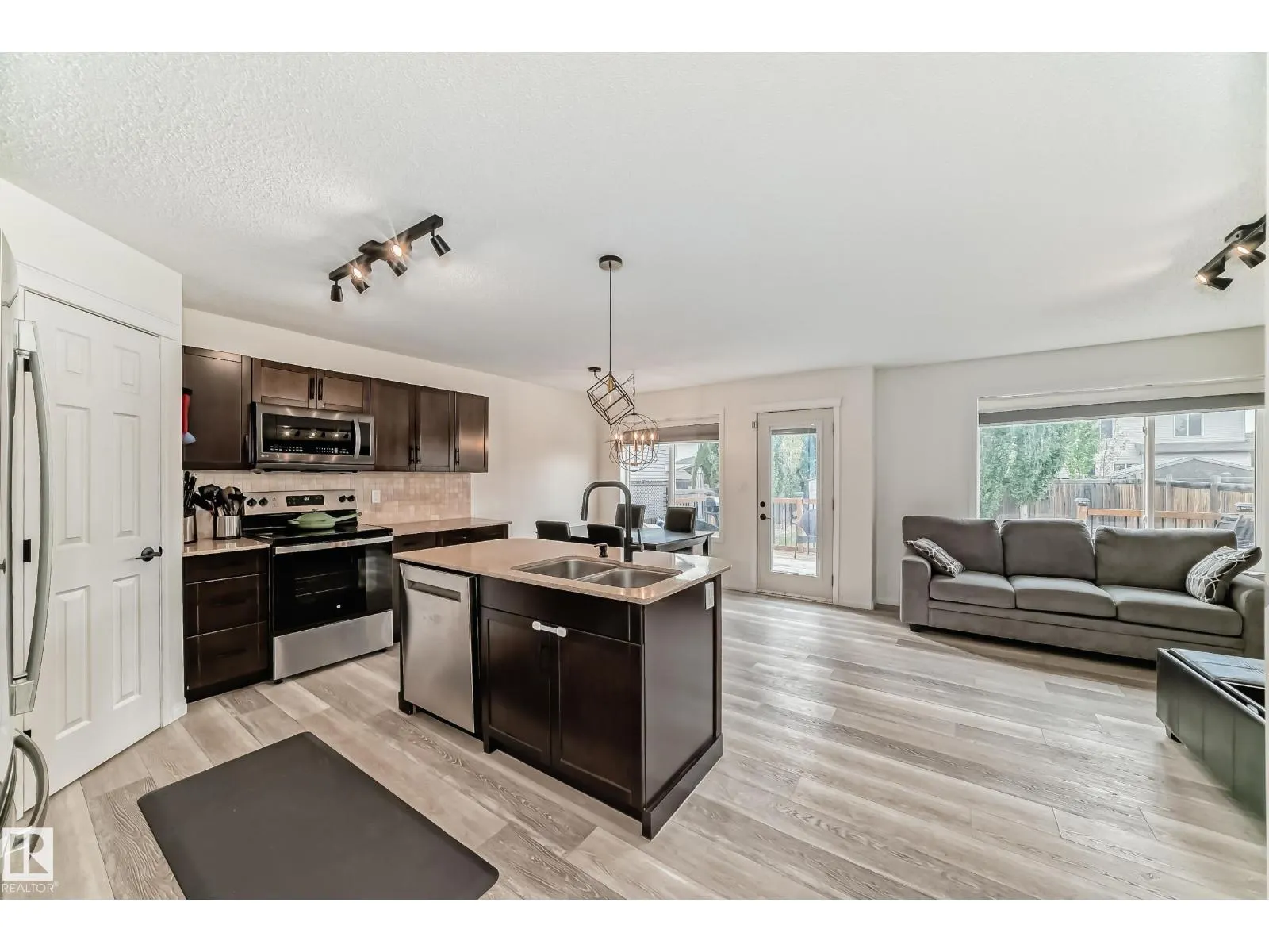 34 Wisteria LN