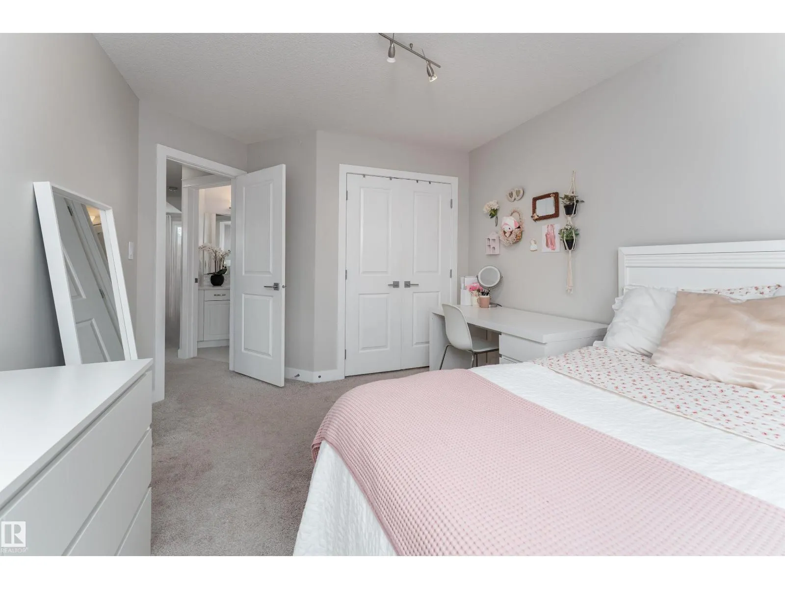 2504 AMERONGEN CR SW