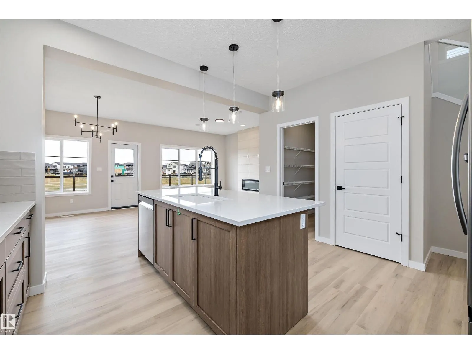 4544 Kinsella LI SW