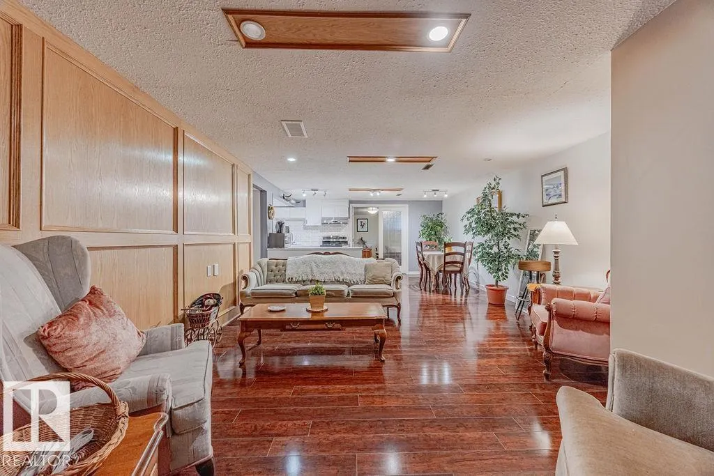 194 52328 HWY 21