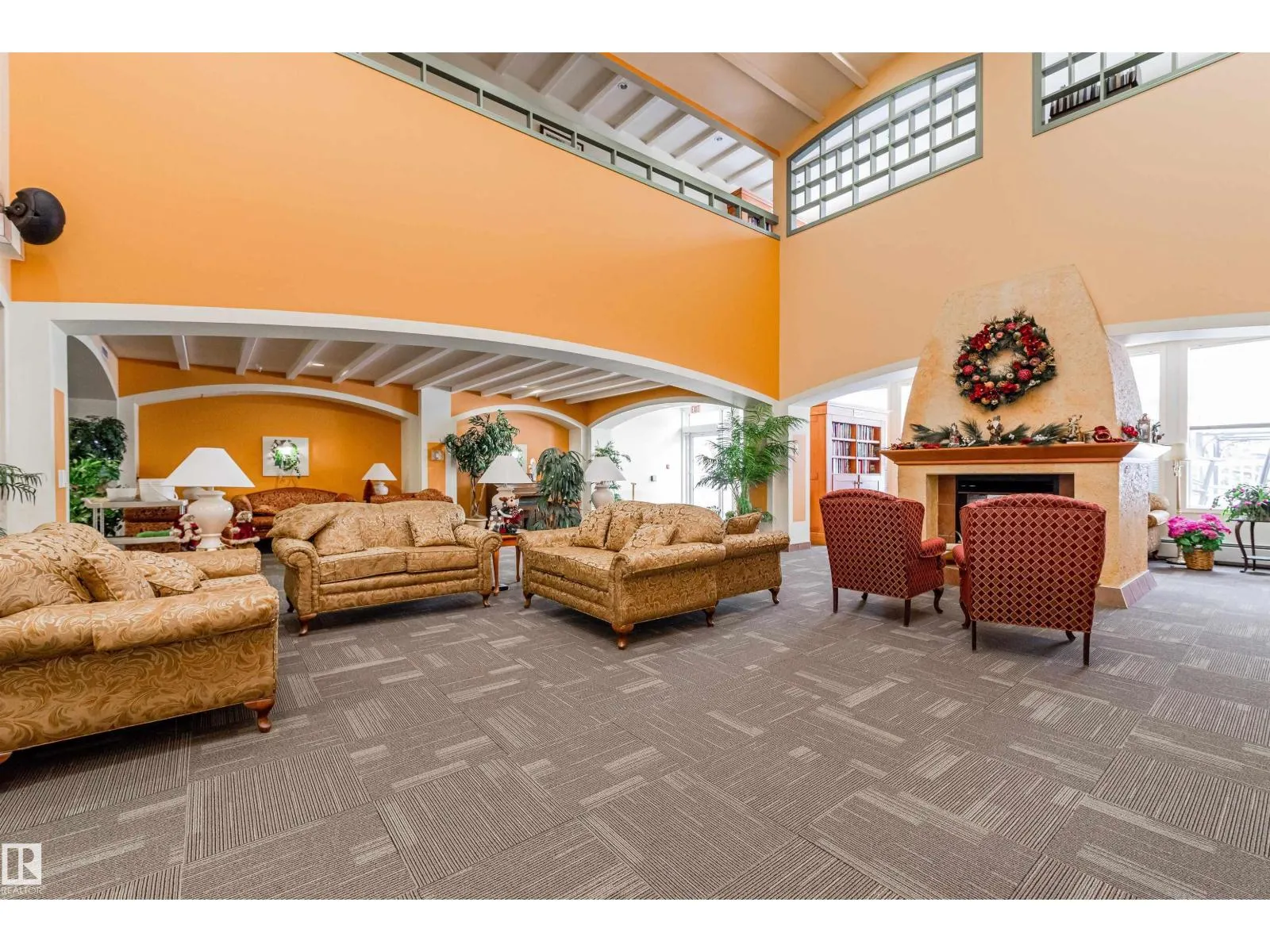 #302 78 MCKENNEY AV