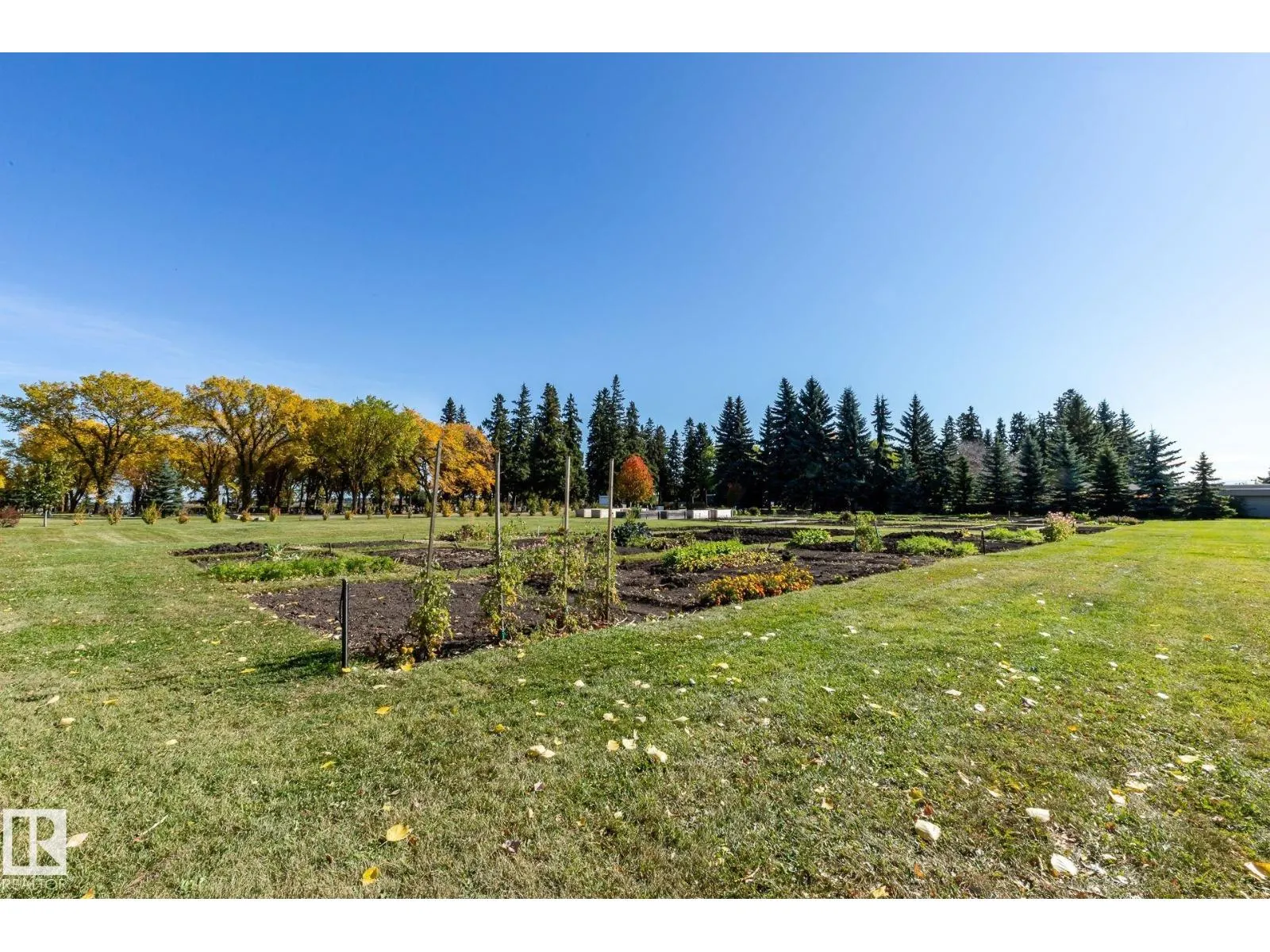 #302 78 MCKENNEY AV