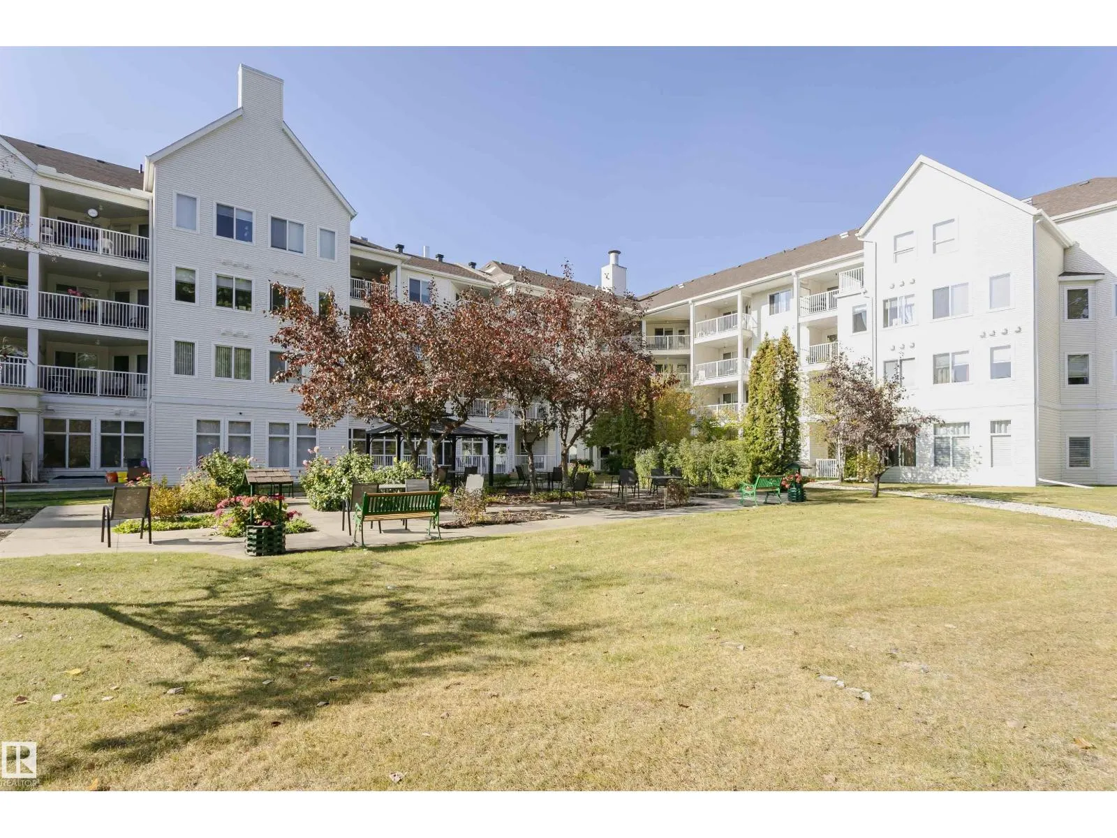 #302 78 MCKENNEY AV