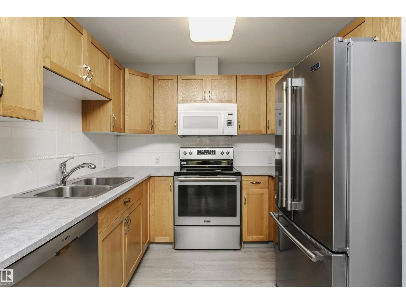#302 78 MCKENNEY AV
