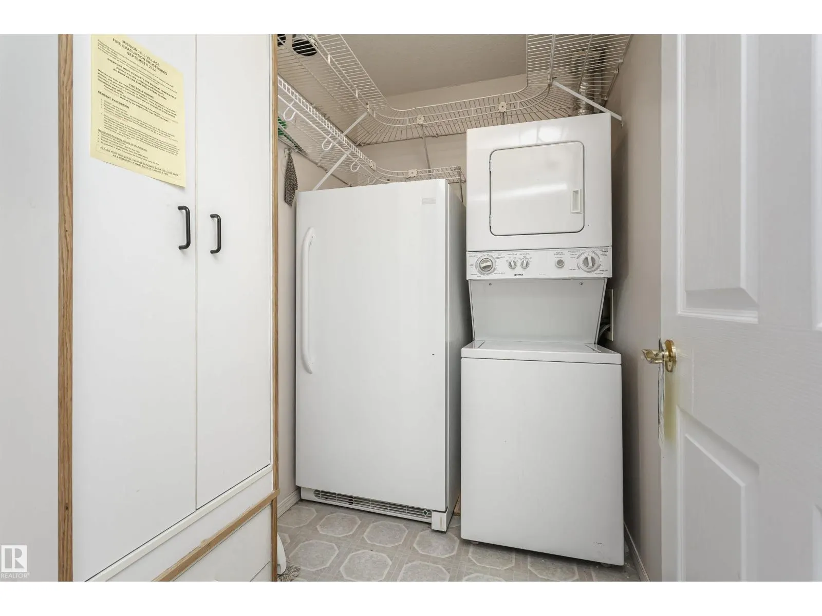 #302 78 MCKENNEY AV